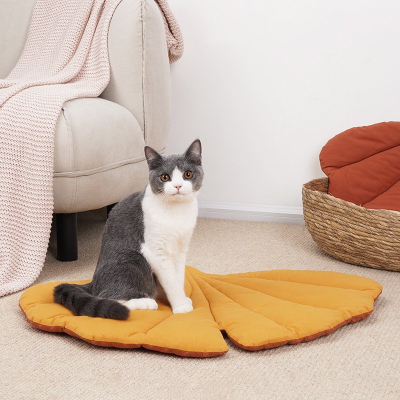 Pet Bed Mat — Leaf Landing — additional view